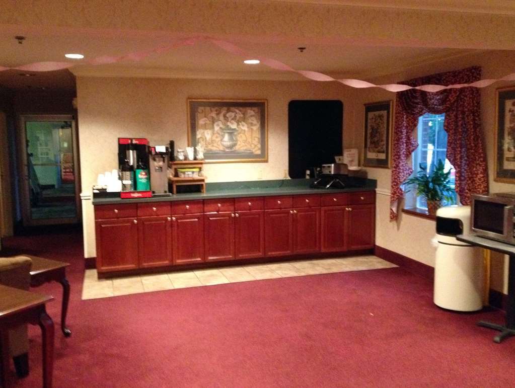 Country Hearth Inn & Suites Willard Facilities photo