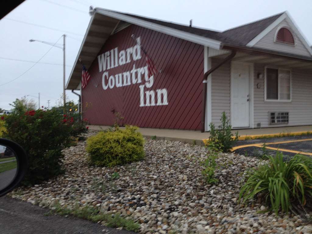 Country Hearth Inn & Suites Willard Exterior photo